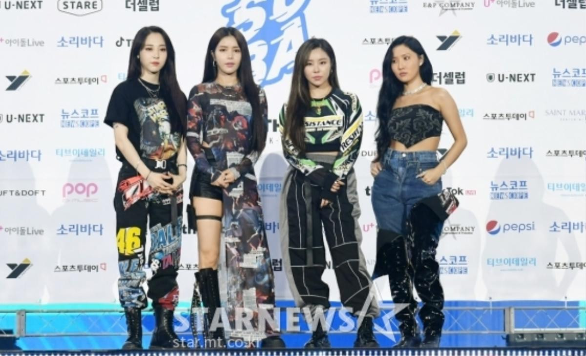 Kim Woo Seok, TWICE, Red Velvet, I*ZONE và ITZY đổ bộ thảm xanh 'Soribada Awards 2020' Ảnh 3