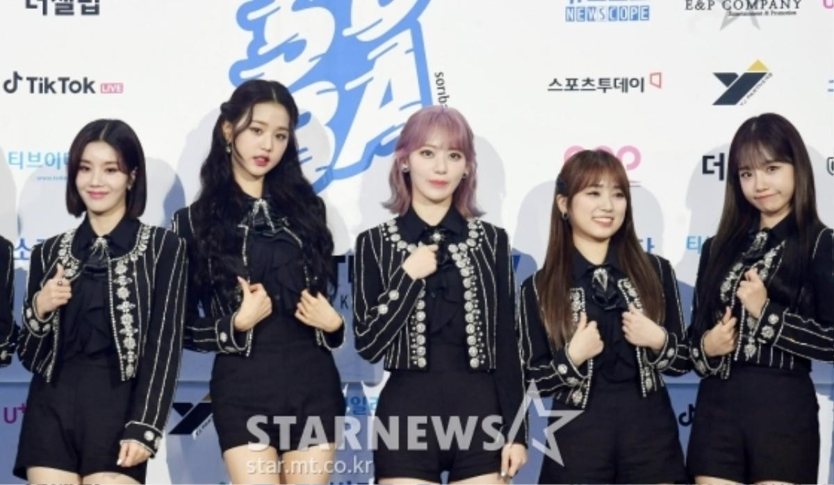 Kim Woo Seok, TWICE, Red Velvet, I*ZONE và ITZY đổ bộ thảm xanh 'Soribada Awards 2020' Ảnh 20