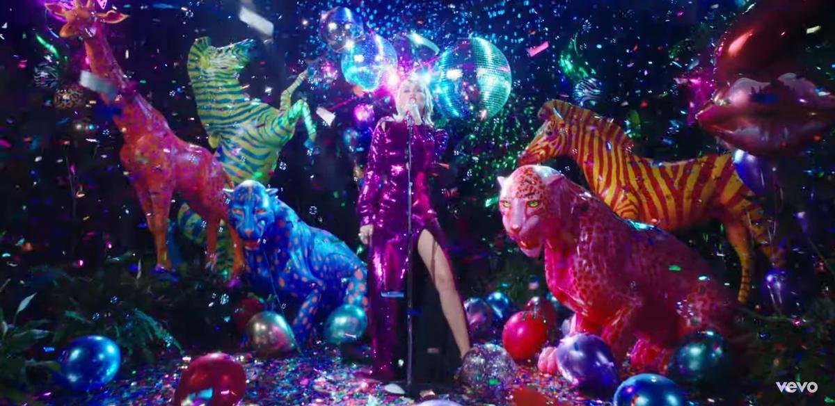 Miley Cyrus trở lại ngoạn mục với MV 'Midnight Sky', tuyên bố hùng hồn: 'Tôi không thuộc về ai' Ảnh 4