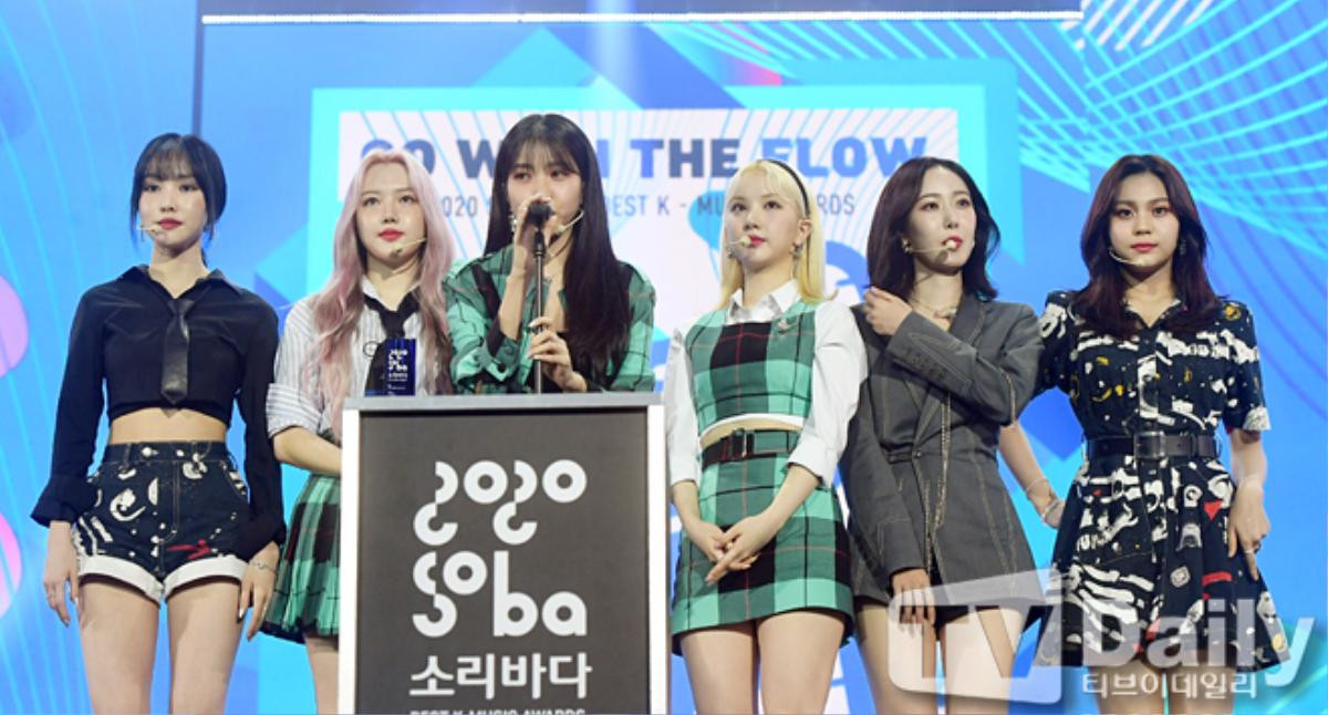 Dàn visual của TWICE, Red Velvet, IZ*ONE, ITZY đọ sắc tại hậu trường 'SOBA 2020': Ai là 'Nữ thần Kpop'? Ảnh 39