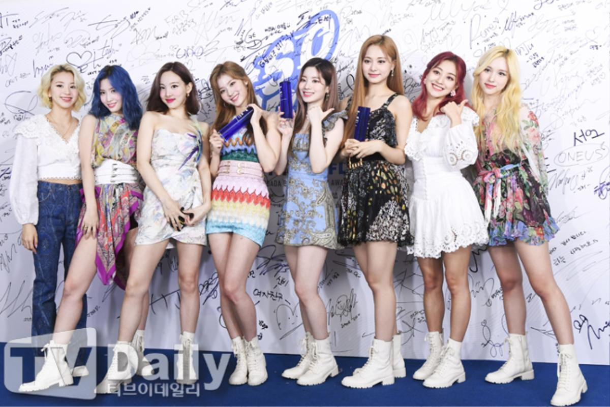 Dàn visual của TWICE, Red Velvet, IZ*ONE, ITZY đọ sắc tại hậu trường 'SOBA 2020': Ai là 'Nữ thần Kpop'? Ảnh 11