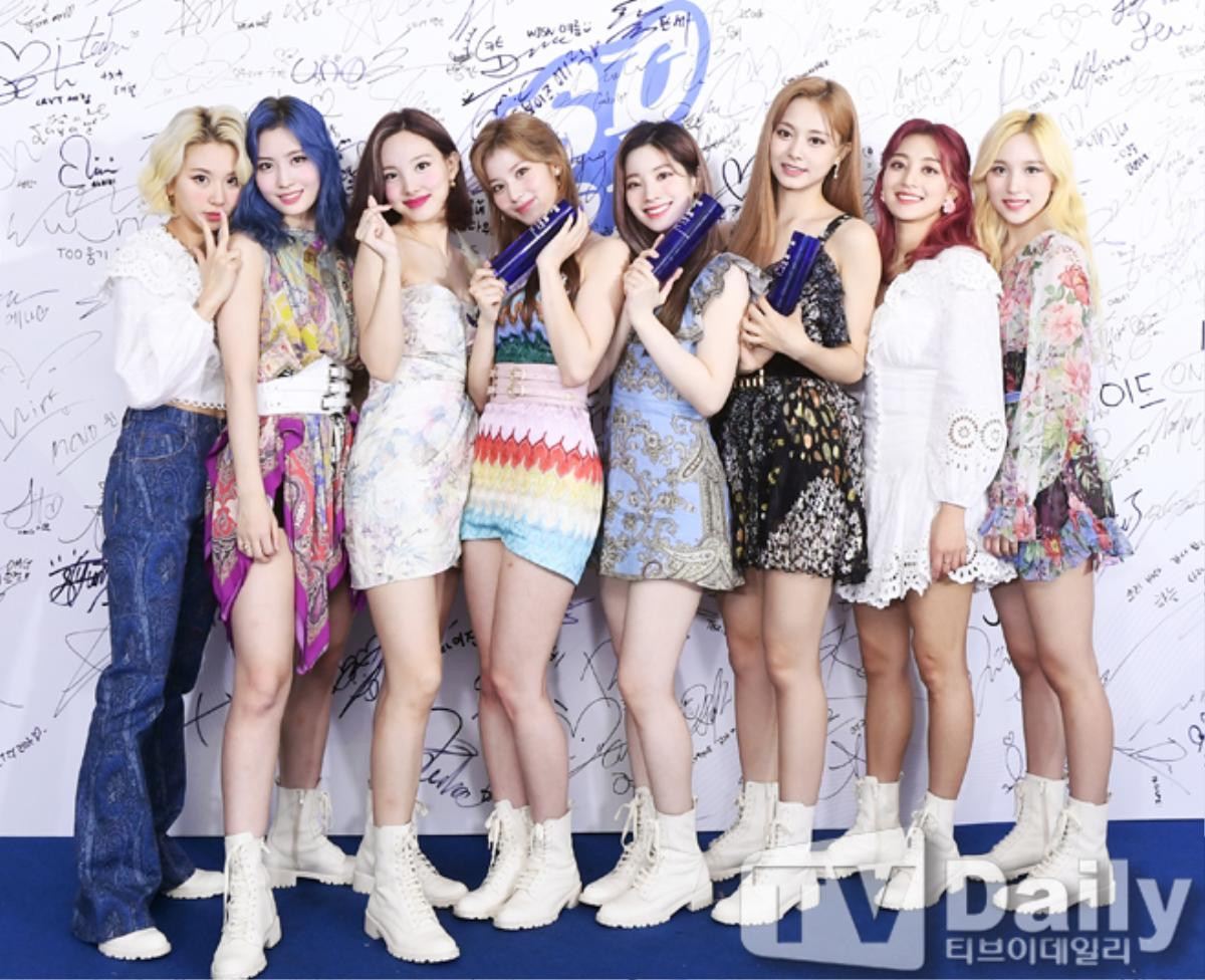 Dàn visual của TWICE, Red Velvet, IZ*ONE, ITZY đọ sắc tại hậu trường 'SOBA 2020': Ai là 'Nữ thần Kpop'? Ảnh 9