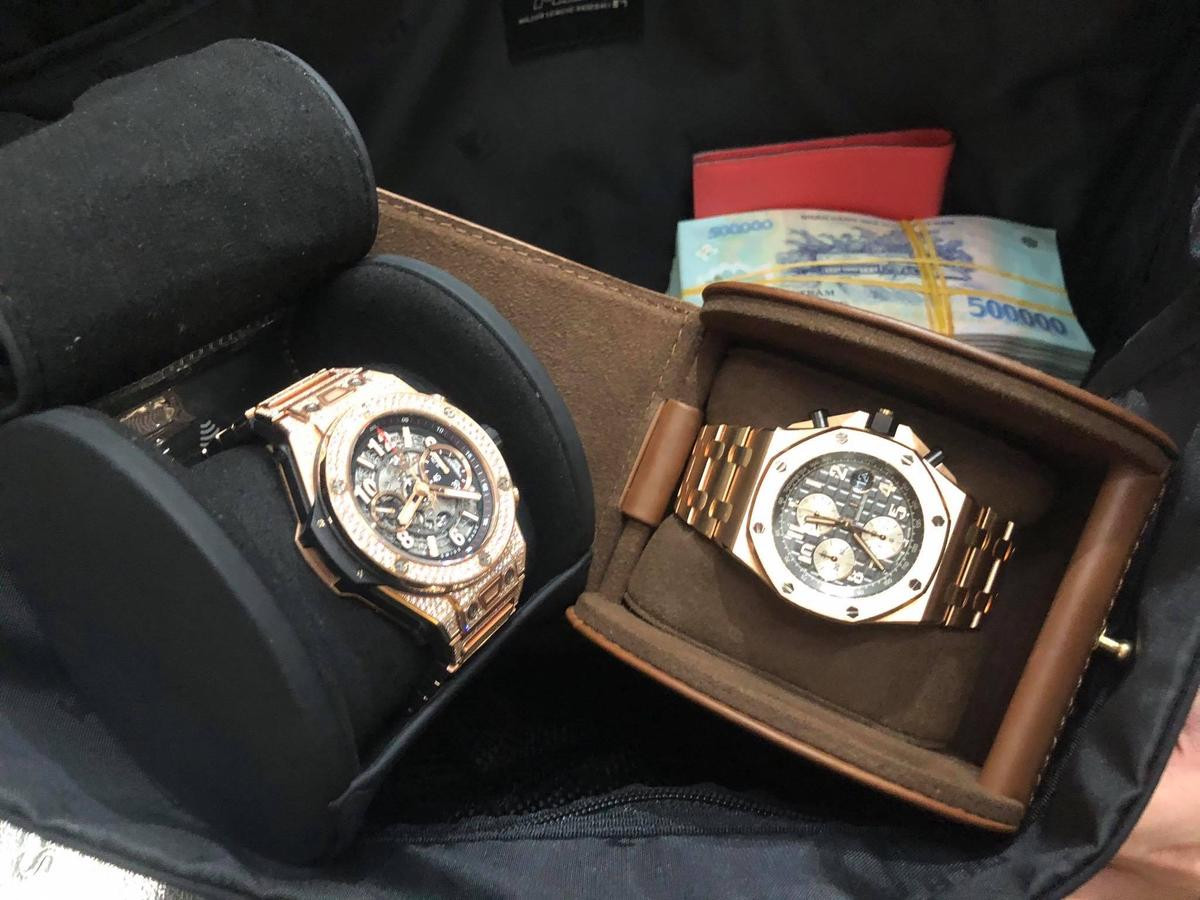 Tiếp viên Vietnam Airlines trả lại 500 triệu, đồng hồ Hublot, Breitling cho hành khách bỏ quên Ảnh 1