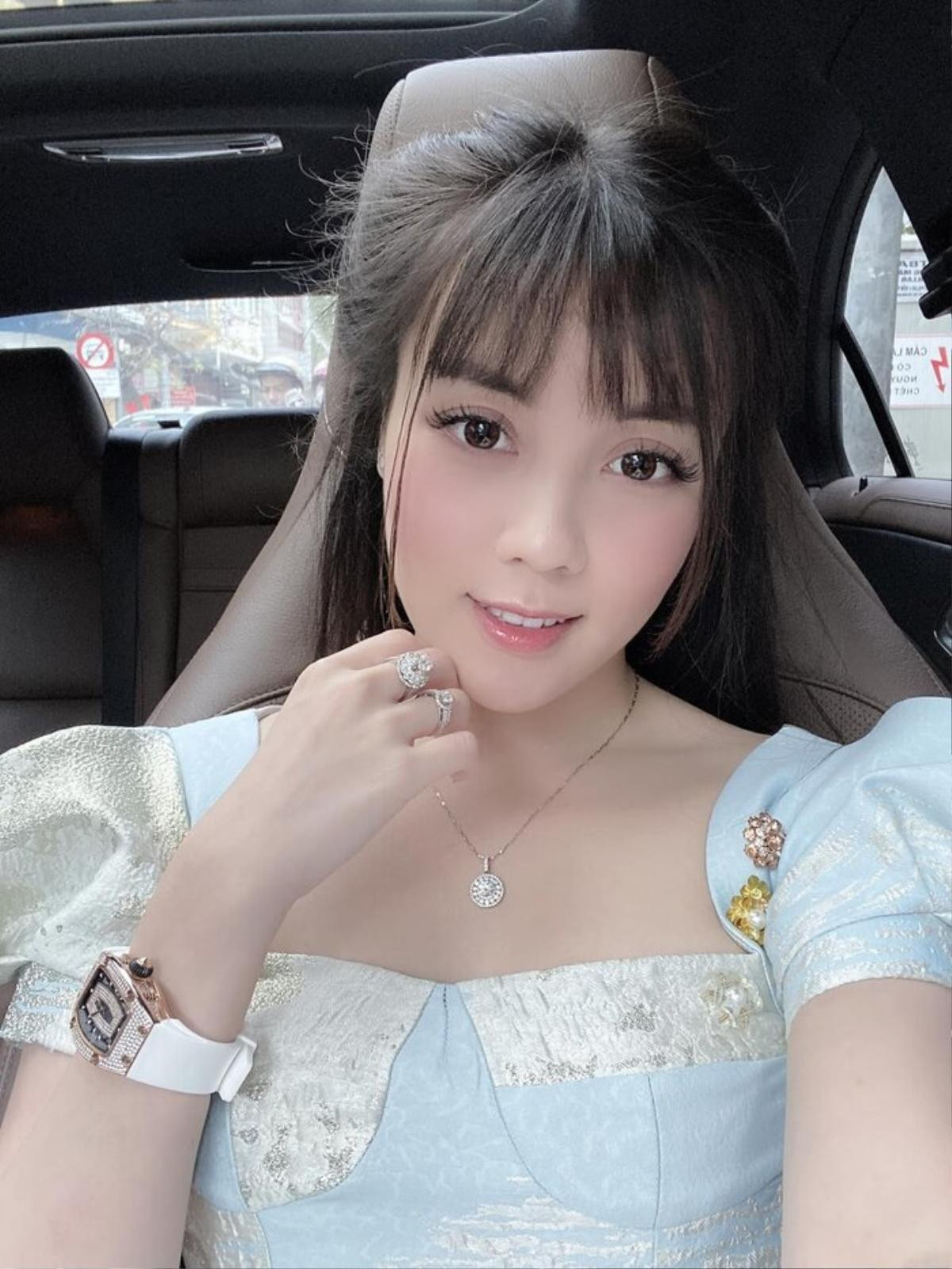 Chuộng gu thời trang gợi cảm nhưng khi đứng lớp, giảng viên 'hotgirl' Âu Hà My sẽ lựa chọn những trang phục như thế nào? Ảnh 15