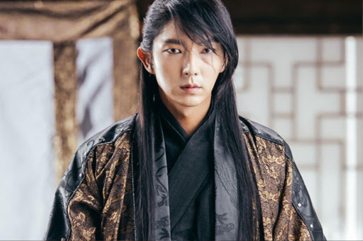 Bốn vai diễn ấn tượng của Lee Jun Ki: Tứ Sẹo liệu đã bùng nổ bằng hình ảnh người chồng quốc dân? Ảnh 4