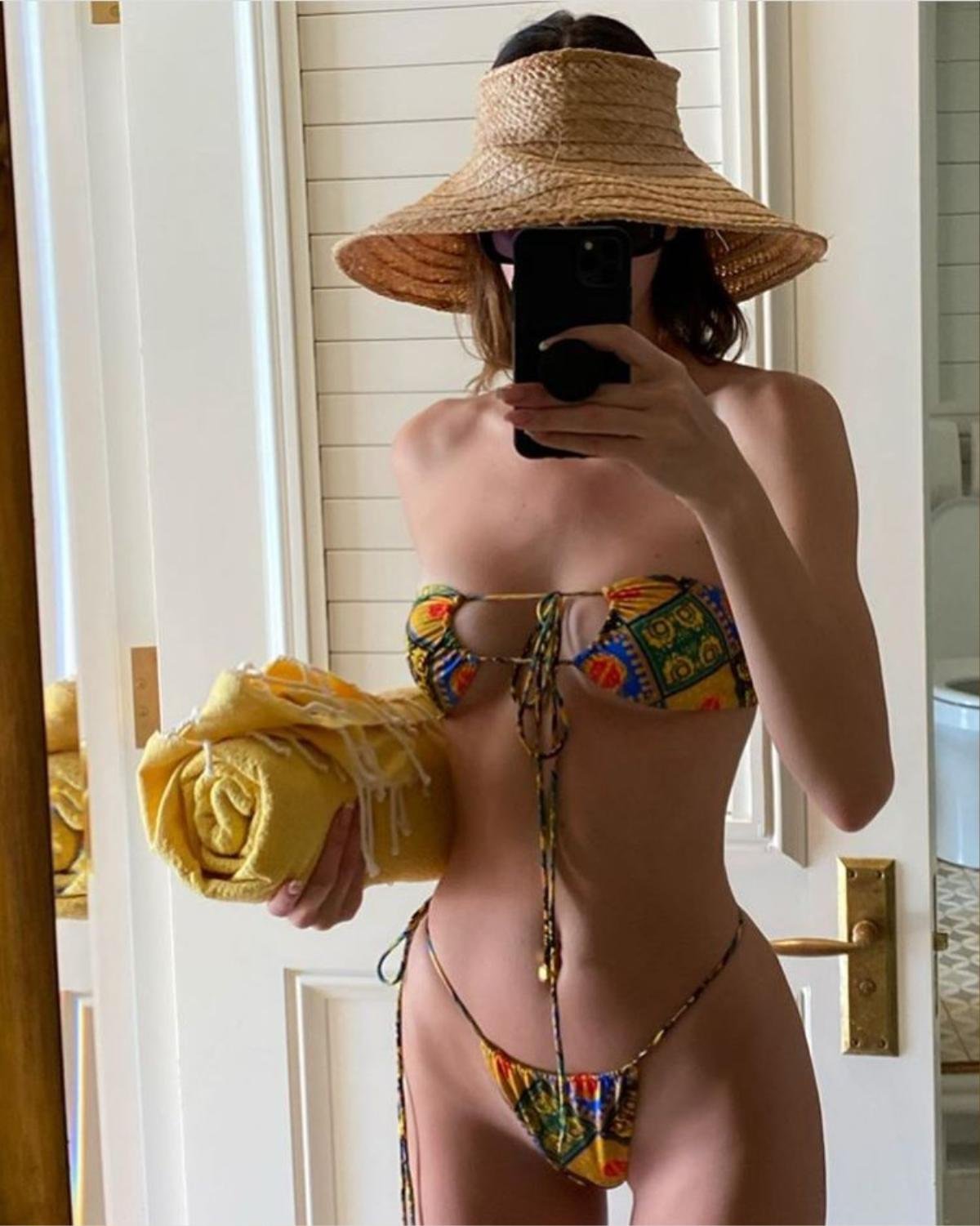 Kylie Jenner chứng minh body đẫy đà vẫn có thể cân đẹp bikini lọt khe kén dáng Ảnh 11