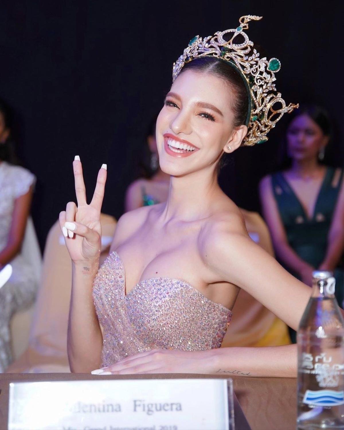 Thoát cảnh 'trùm mền' tránh dịch, Miss Grand In't 2019 liên tục tung hoành thảm đỏ khiến chị em Hoa hậu Big 6 ghen tỵ Ảnh 1