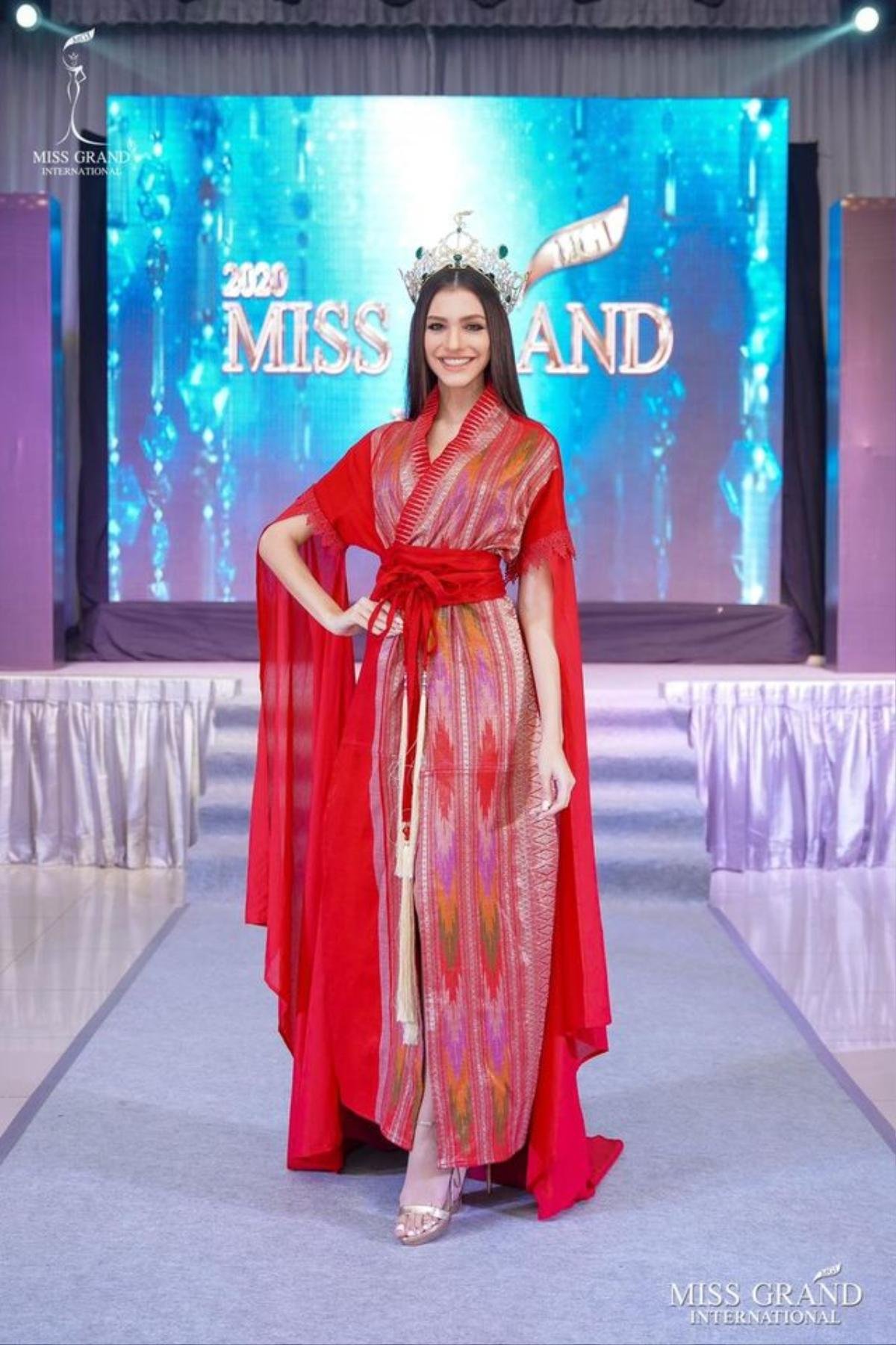 Thoát cảnh 'trùm mền' tránh dịch, Miss Grand In't 2019 liên tục tung hoành thảm đỏ khiến chị em Hoa hậu Big 6 ghen tỵ Ảnh 5