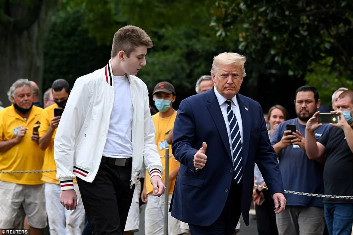 Barron Trump cao vượt trội so với cha mẹ Ảnh 5