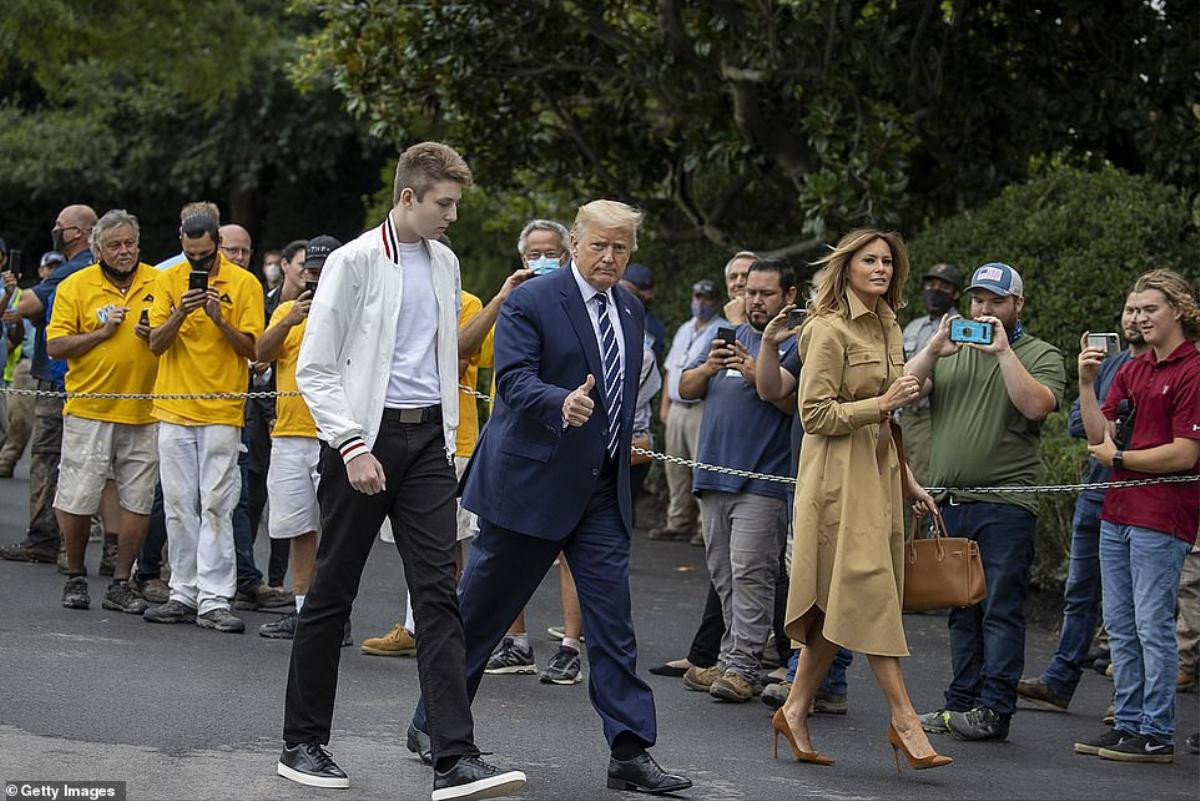 Barron Trump cao vượt trội so với cha mẹ Ảnh 4