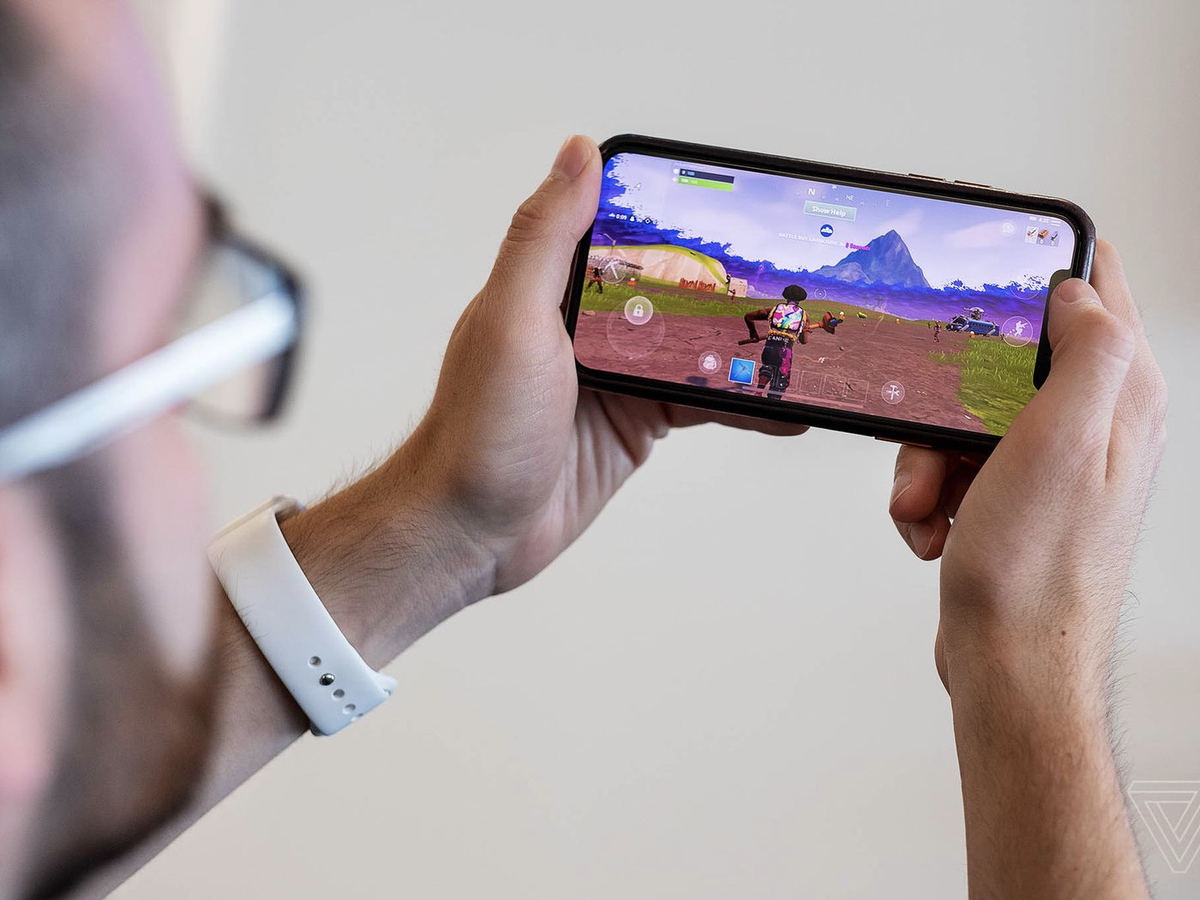 Cao thủ không bằng tranh thủ: iPhone cài game Fortnite đang được bán với giá lên đến 200 trăm triệu Ảnh 1