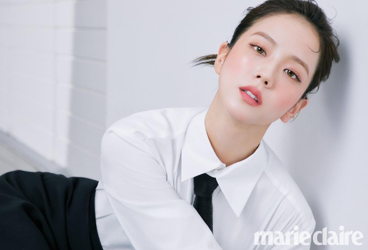 Jisoo (BlackPink) rạng rỡ trên bìa Marie Claire tháng 9, tiết lộ lịch trình bận rộn Ảnh 5