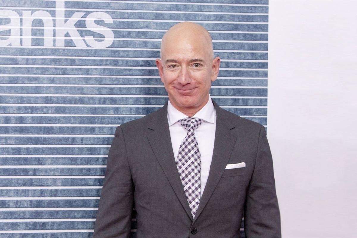 Jeff Bezos sắp thành người đầu tiên thế giới sở hữu tài sản cán mốc 200 tỷ USD Ảnh 1