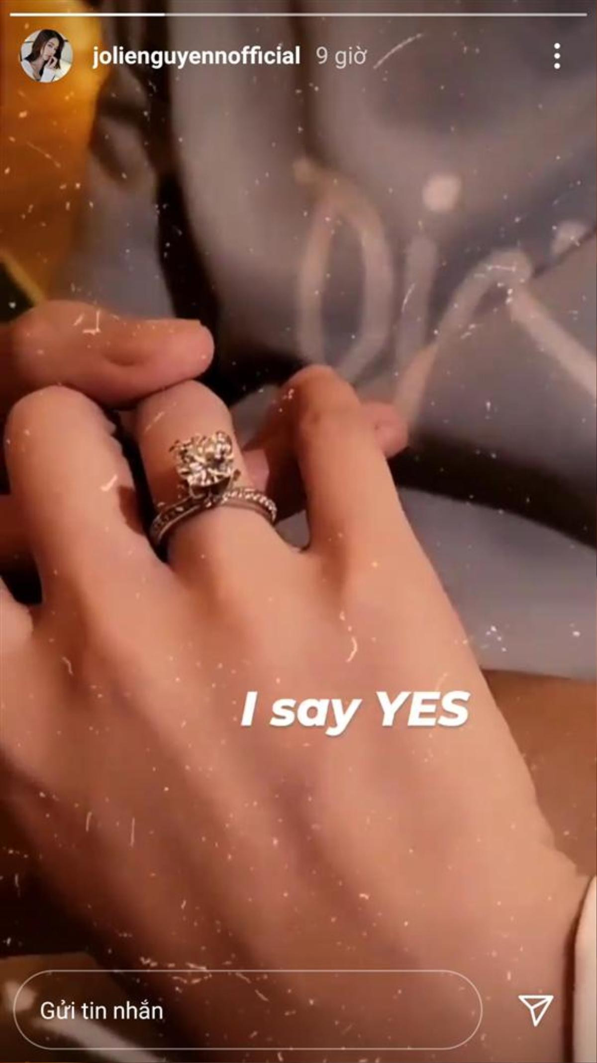 Hậu khoe nhẫn đính hôn sang chảnh, Jolie Nguyễn gây tranh cãi CĐM với cách sử dụng tiếng Anh: 'I say yes' Ảnh 2