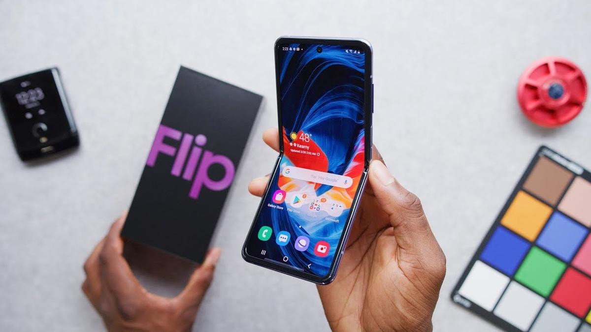 Ngoài Galaxy Z Flip và Galaxy Z Fold 2, Samsung còn đang 'ém hàng' một chiếc điện thoại gập giá rẻ Ảnh 3