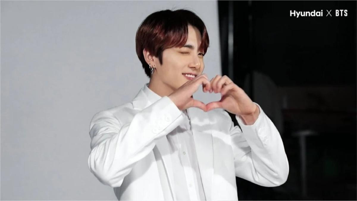 Diện tai nghe đặc biệt, Jungkook (BTS) tiết lộ ý nghĩa đặc biệt sau món đồ tưởng chừng đơn giản Ảnh 1