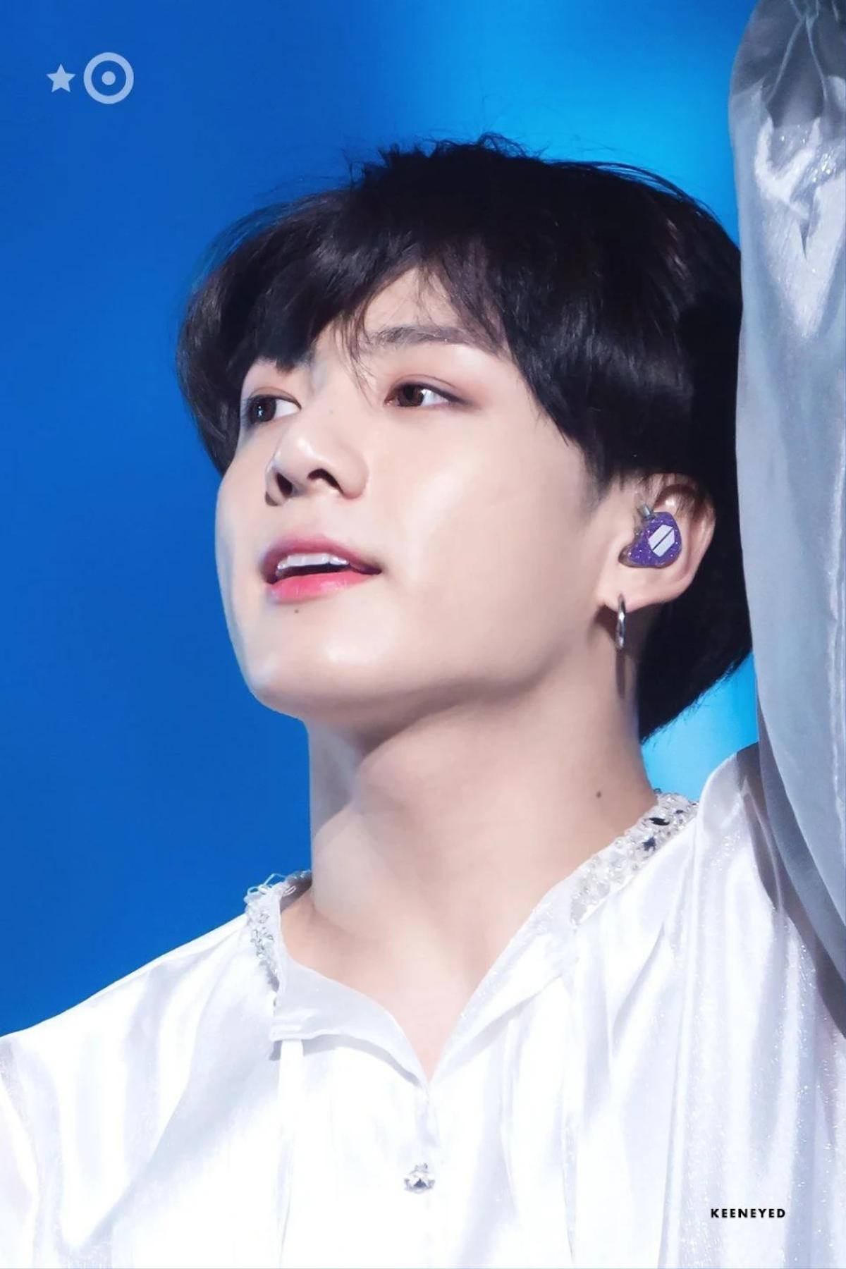 Diện tai nghe đặc biệt, Jungkook (BTS) tiết lộ ý nghĩa đặc biệt sau món đồ tưởng chừng đơn giản Ảnh 3