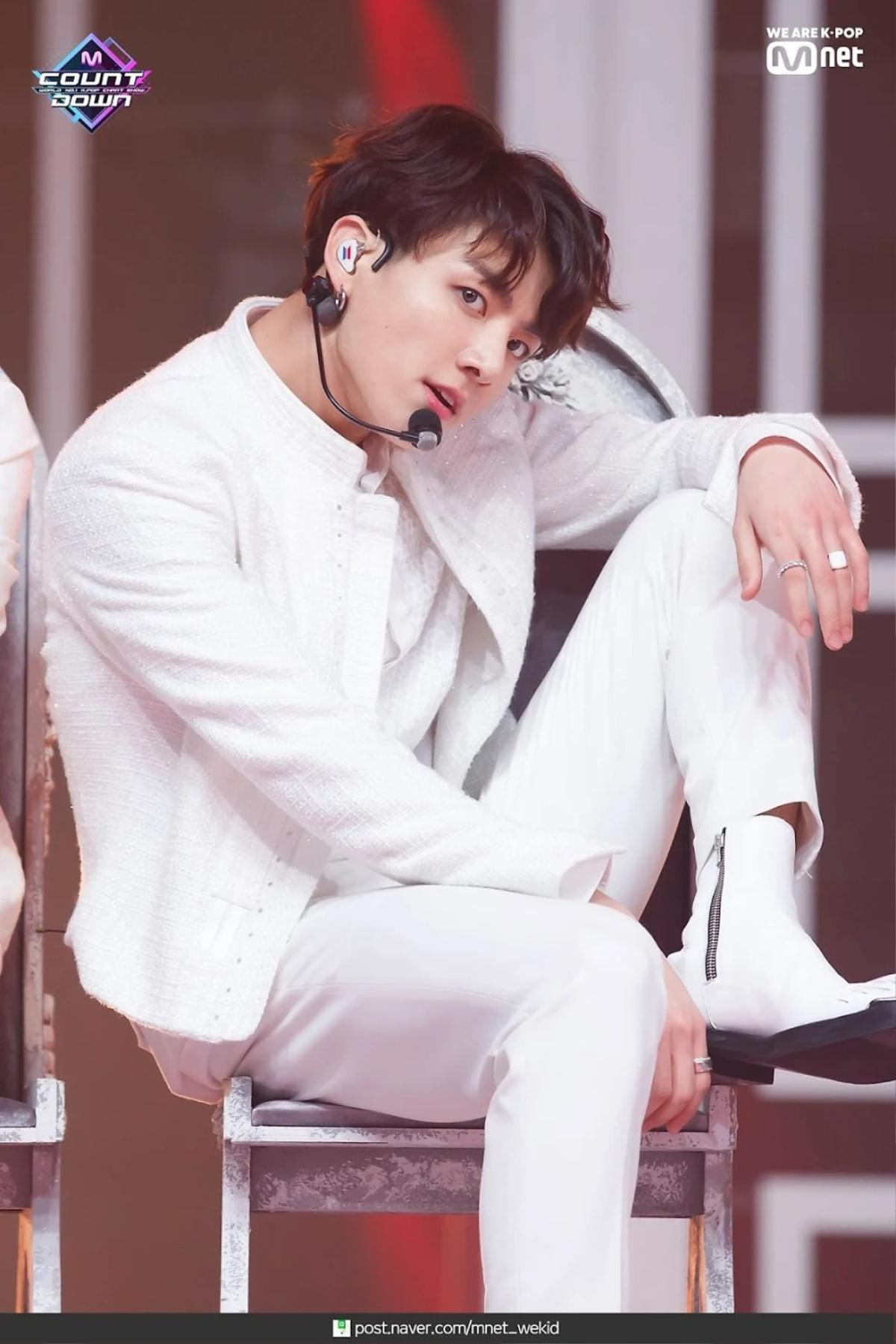 Diện tai nghe đặc biệt, Jungkook (BTS) tiết lộ ý nghĩa đặc biệt sau món đồ tưởng chừng đơn giản Ảnh 4