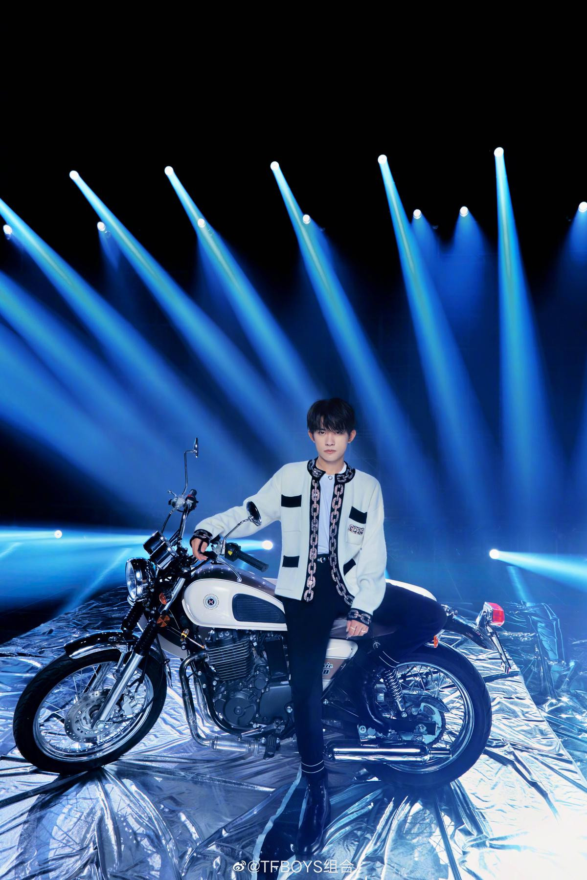 Kỷ niệm 7 năm debut: TFBOYS đứng trên hot search, 'nín thở' với bộ ảnh đẹp xuất chúng trước giờ G Ảnh 11