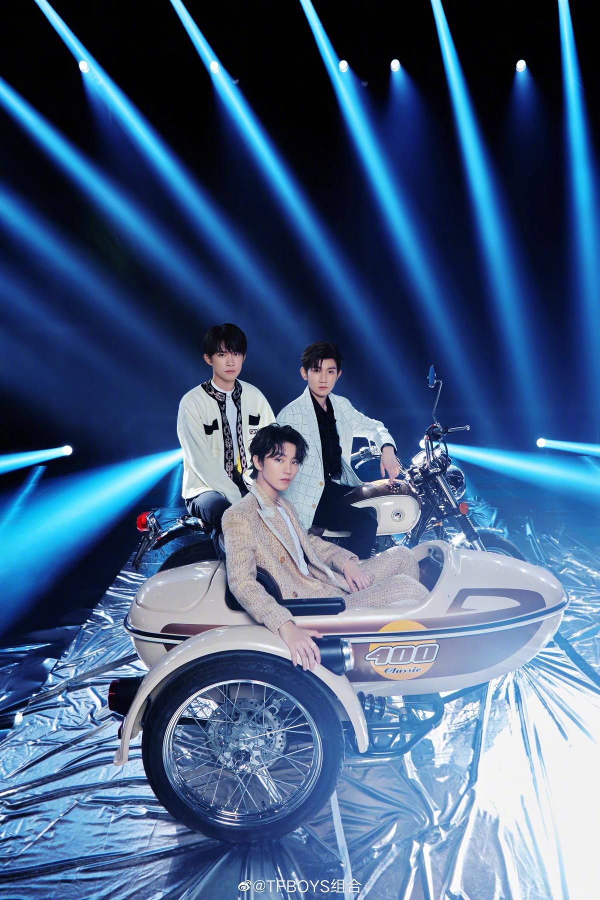 Kỷ niệm 7 năm debut: TFBOYS đứng trên hot search, 'nín thở' với bộ ảnh đẹp xuất chúng trước giờ G Ảnh 12