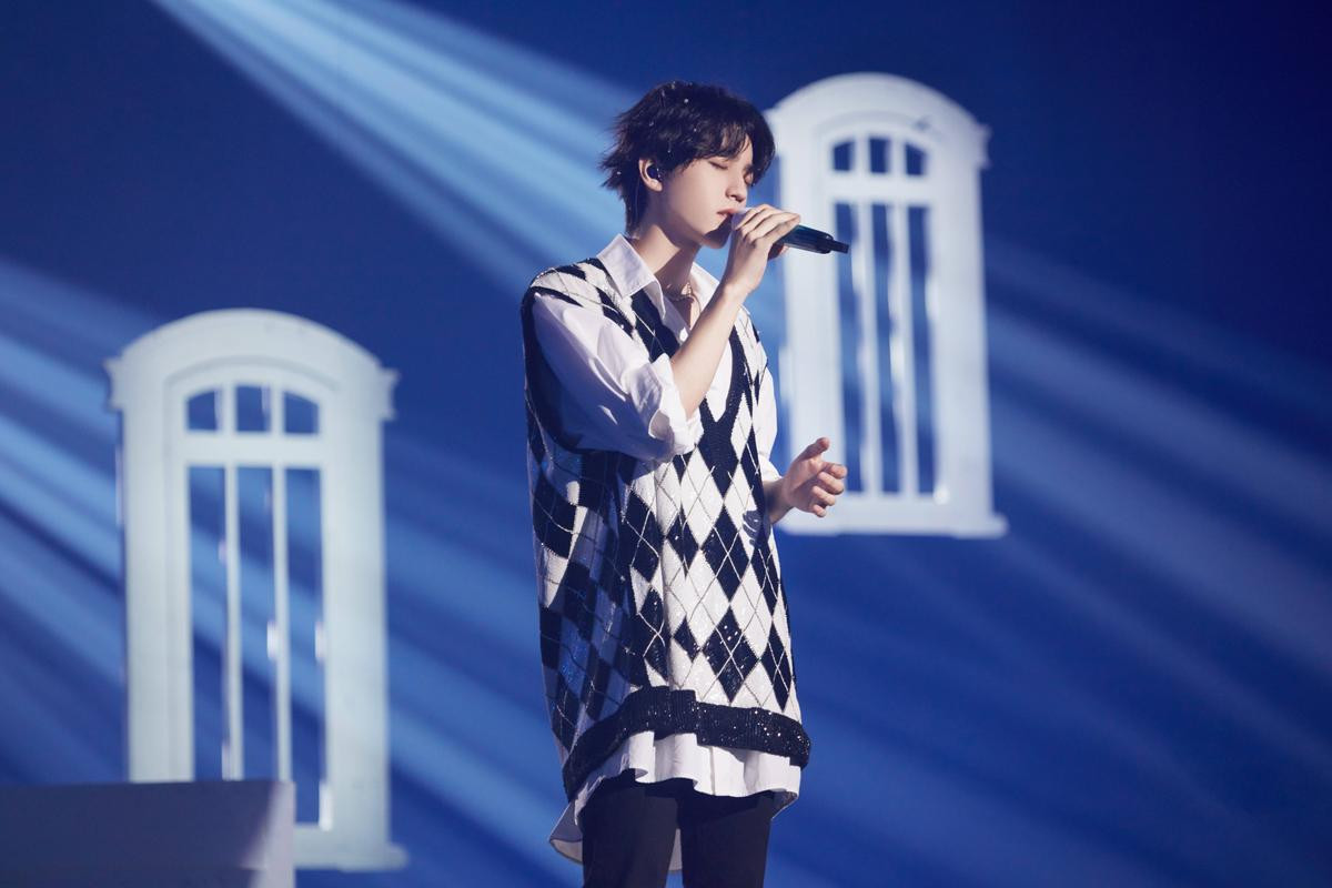 Kỷ niệm 7 năm debut: Concert vắng fan, không có chuyện TFBOYS tan rã, Dịch Dương Thiên Tỉ cầu hôn trên sân khấu Ảnh 38