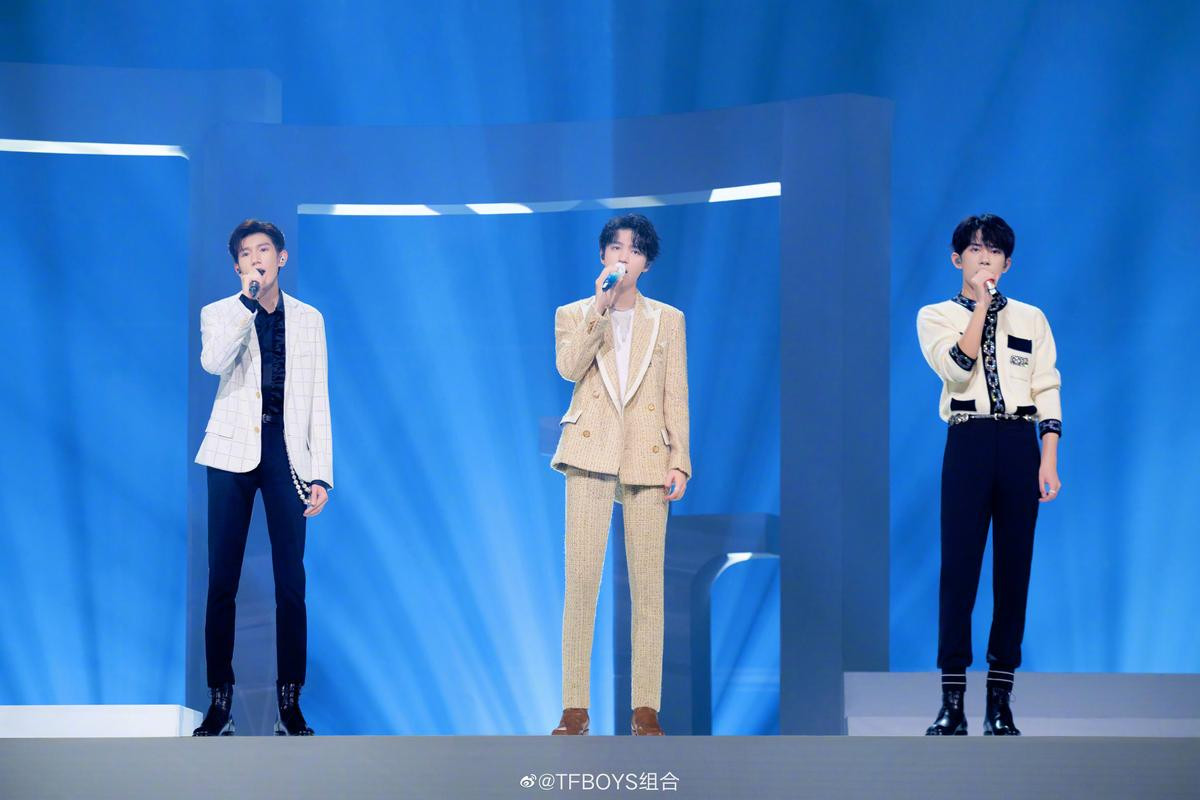 Kỷ niệm 7 năm debut: Concert vắng fan, không có chuyện TFBOYS tan rã, Dịch Dương Thiên Tỉ cầu hôn trên sân khấu Ảnh 9