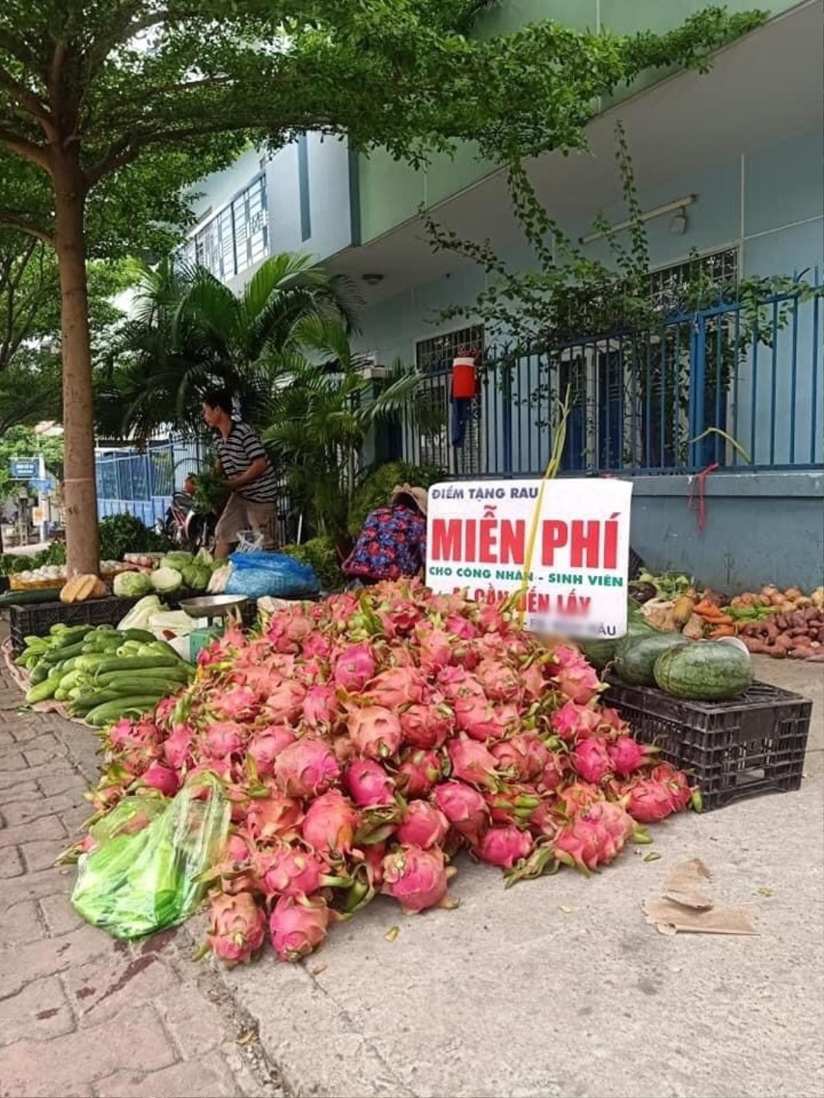 'Anh xăm trổ bán rau' tiếp tục gây 'sốc' với bảng bán bó rau giá 5 tỷ nhưng lại khiến dân tình thả tim vì điều này Ảnh 5