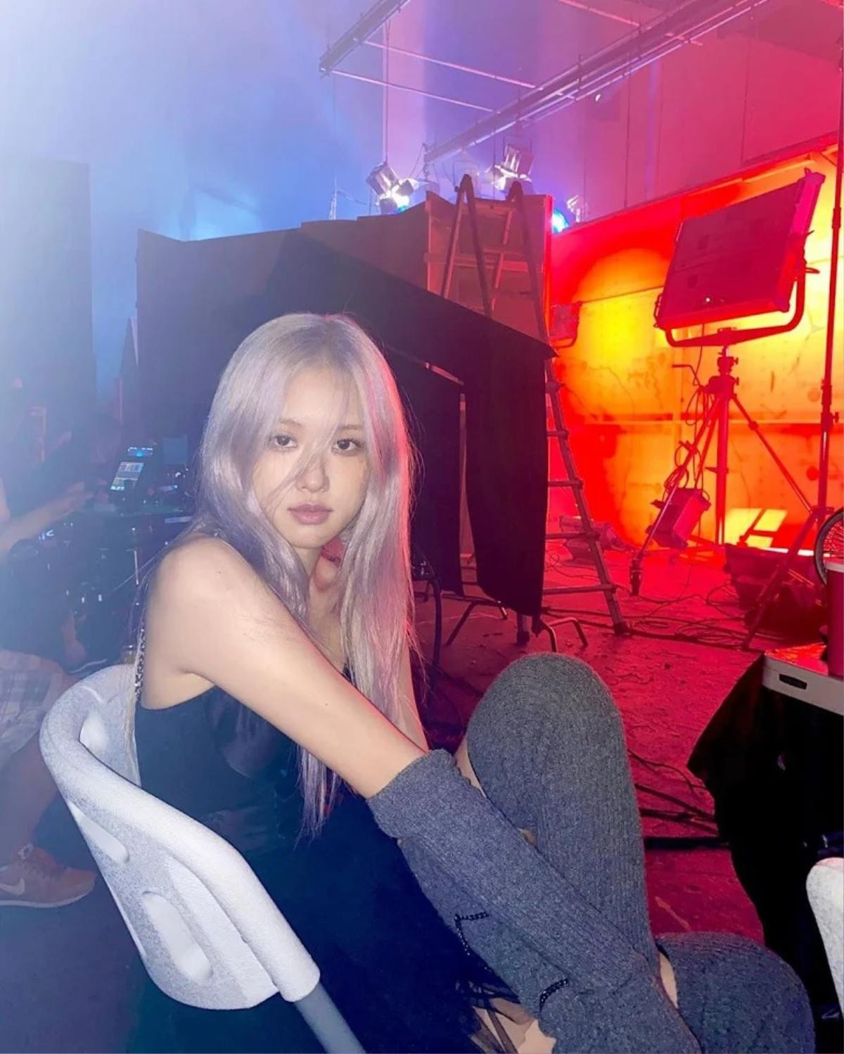 Đào mộ loạt ảnh hậu trường gây thương nhớ của Rosé (BLACKPINK) trong 'How You Like That' Ảnh 2