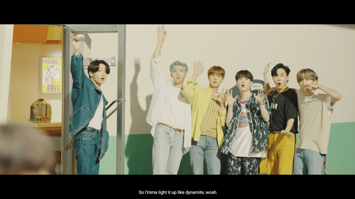 BTS tung MV DYNAMITE phiên bản B-side, đáng yêu thế này thì ARMY biết 'cày view' cho clip nào đây? Ảnh 6