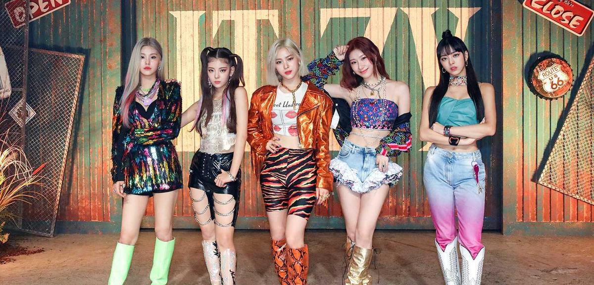 Clip: ITZY hát chay loạt hit tiền bối SNSD, Red Velvet, Twice Ảnh 3