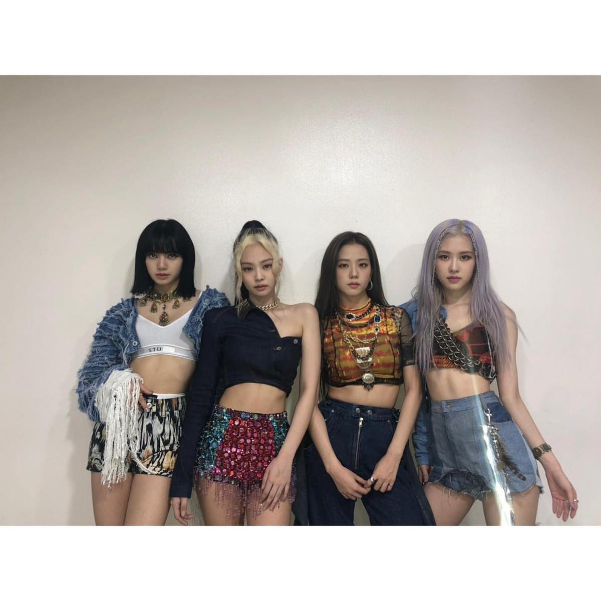 Stylist nhóm BlackPink mix đồ 'quái đản' ngược đời khiến fans gật gù thích thú Ảnh 7