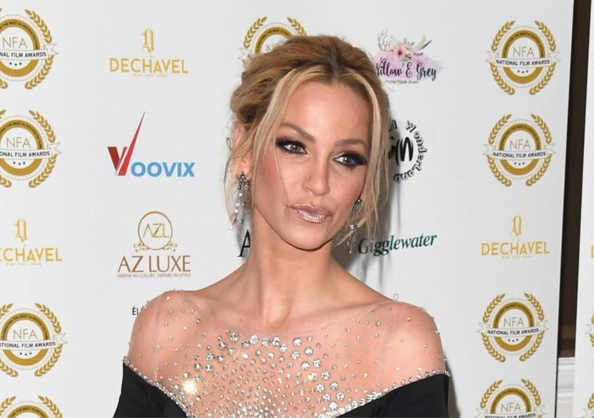 Thành viên Girls Aloud cổ vũ Sarah Harding chiến đấu chống lại ung thư di căn Ảnh 6