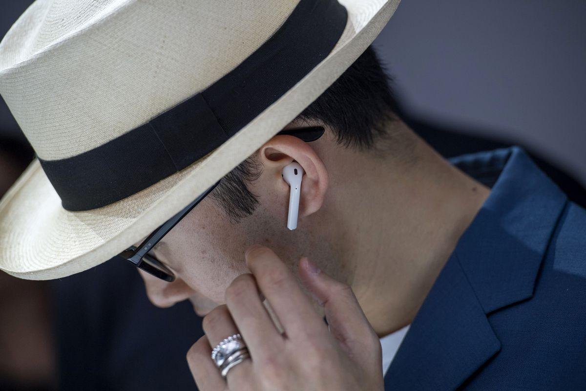 Doanh số AirPods đạt đỉnh cao, Apple vẫn mất thị phần vào tay đối thủ Ảnh 1