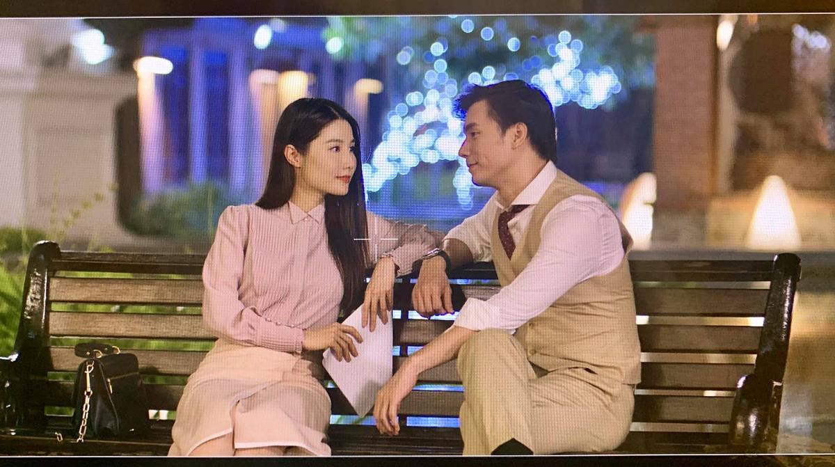 Chặng đường cuối của 'Tình yêu và tham vọng': Minh - Linh tình tứ hết sảy, Sơn bất ngờ bị gái lạ cưỡng hôn, Phong bị dồn vào đường cùng Ảnh 1