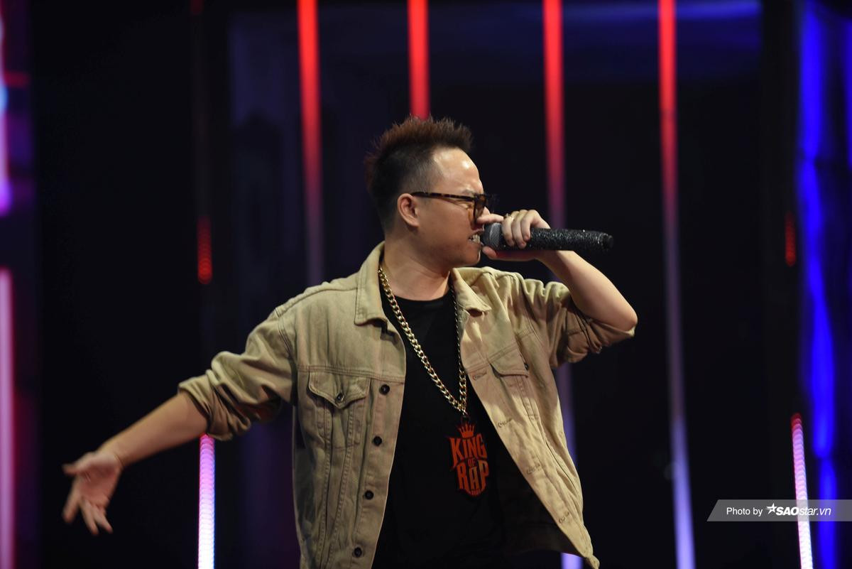 Rapper Quân lột xác với bản Rap đầy sức hút, cùng hội bạn thân RichChoi - Chị Cả - Droppy vào thẳng Top 40 Ảnh 5