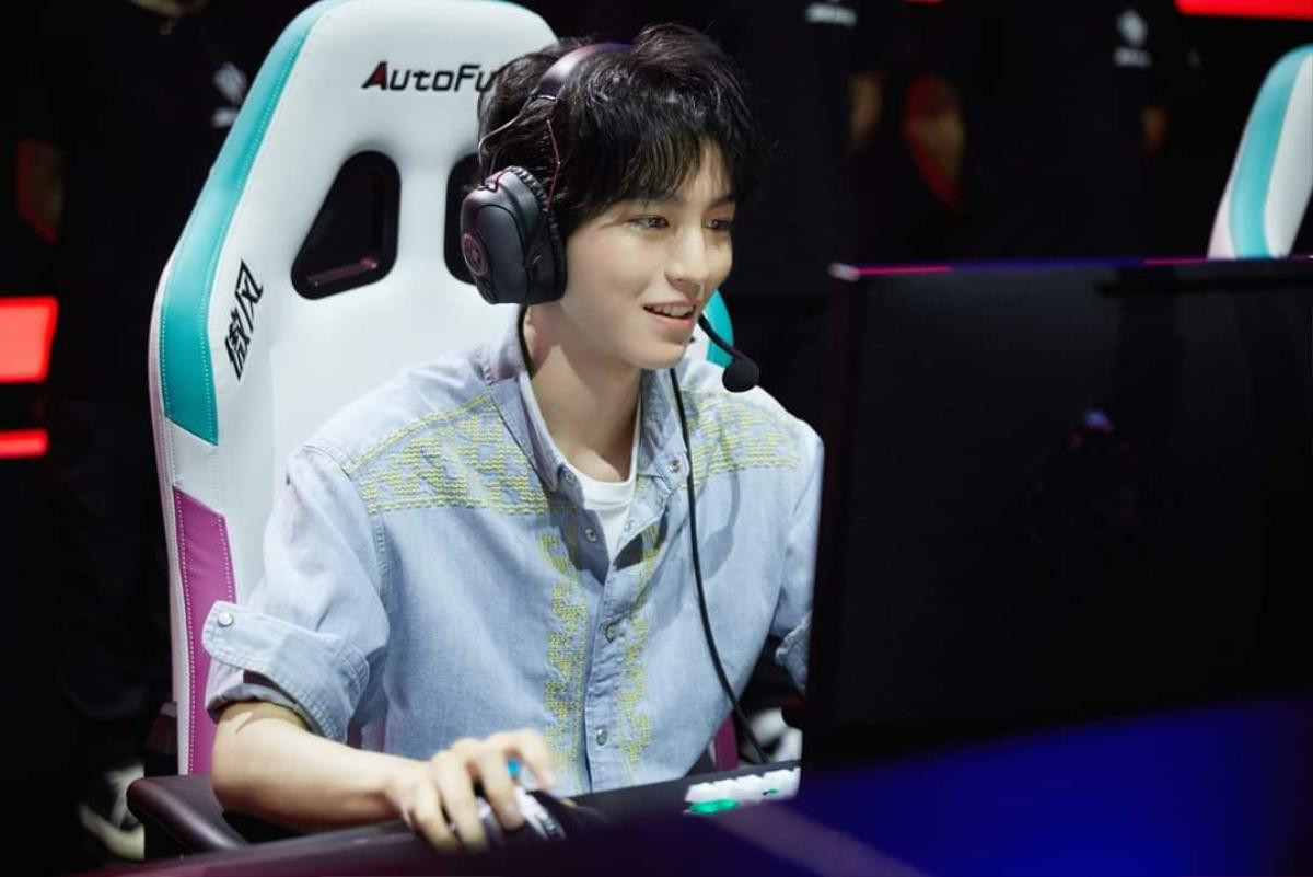 Hashtag 'Vương Tuấn Khải là nam chính E-sport' lên no.1 hot search Ảnh 2