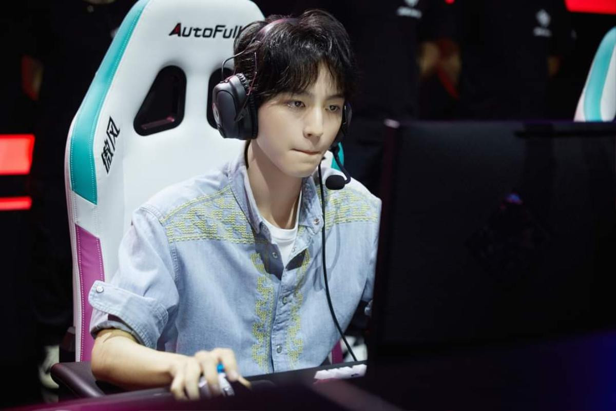 Hashtag 'Vương Tuấn Khải là nam chính E-sport' lên no.1 hot search Ảnh 3