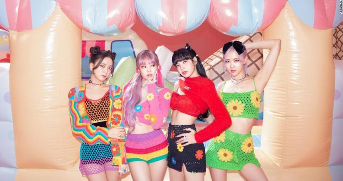 Khoảnh khắc hậu trường MV Ice Cream: Selena Gomez túc trực theo dõi BlackPink, Lisa 'nhắc bài' cho Jisoo tại ngay phim trường Ảnh 9