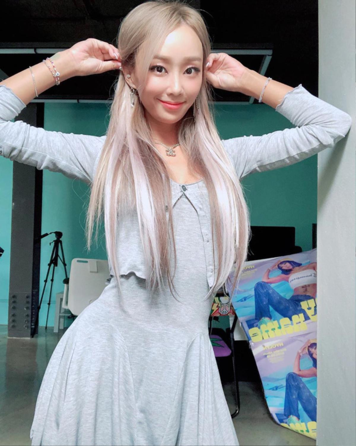 Hyorin (SISTAR) khiến fan Hàn 'dậy sóng' với diện mạo khác lạ nghi do 'dao kéo' quá đà Ảnh 1