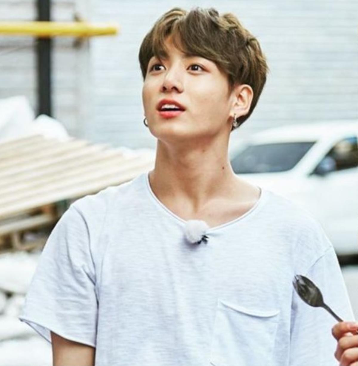 Ngoài Jungkook (BTS), đây là những idol có 'xương quai xanh' đẹp trên từng centimet! Ảnh 8