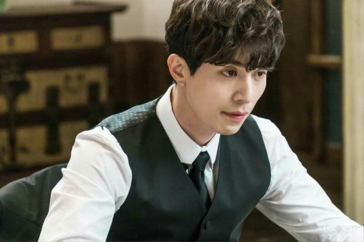 Lee Dong Wook và những lần tỏa nắng trong bộ vest đen cực phẩm trên màn ảnh Ảnh 8