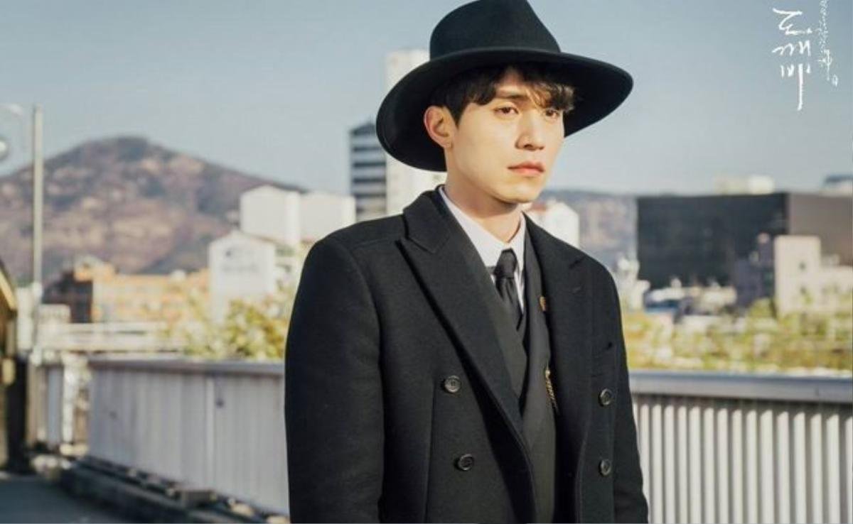 Lee Dong Wook và những lần tỏa nắng trong bộ vest đen cực phẩm trên màn ảnh Ảnh 10