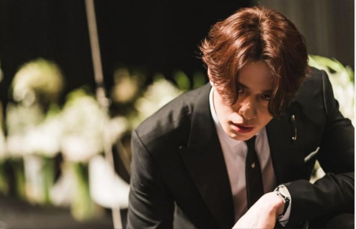 Lee Dong Wook và những lần tỏa nắng trong bộ vest đen cực phẩm trên màn ảnh Ảnh 23