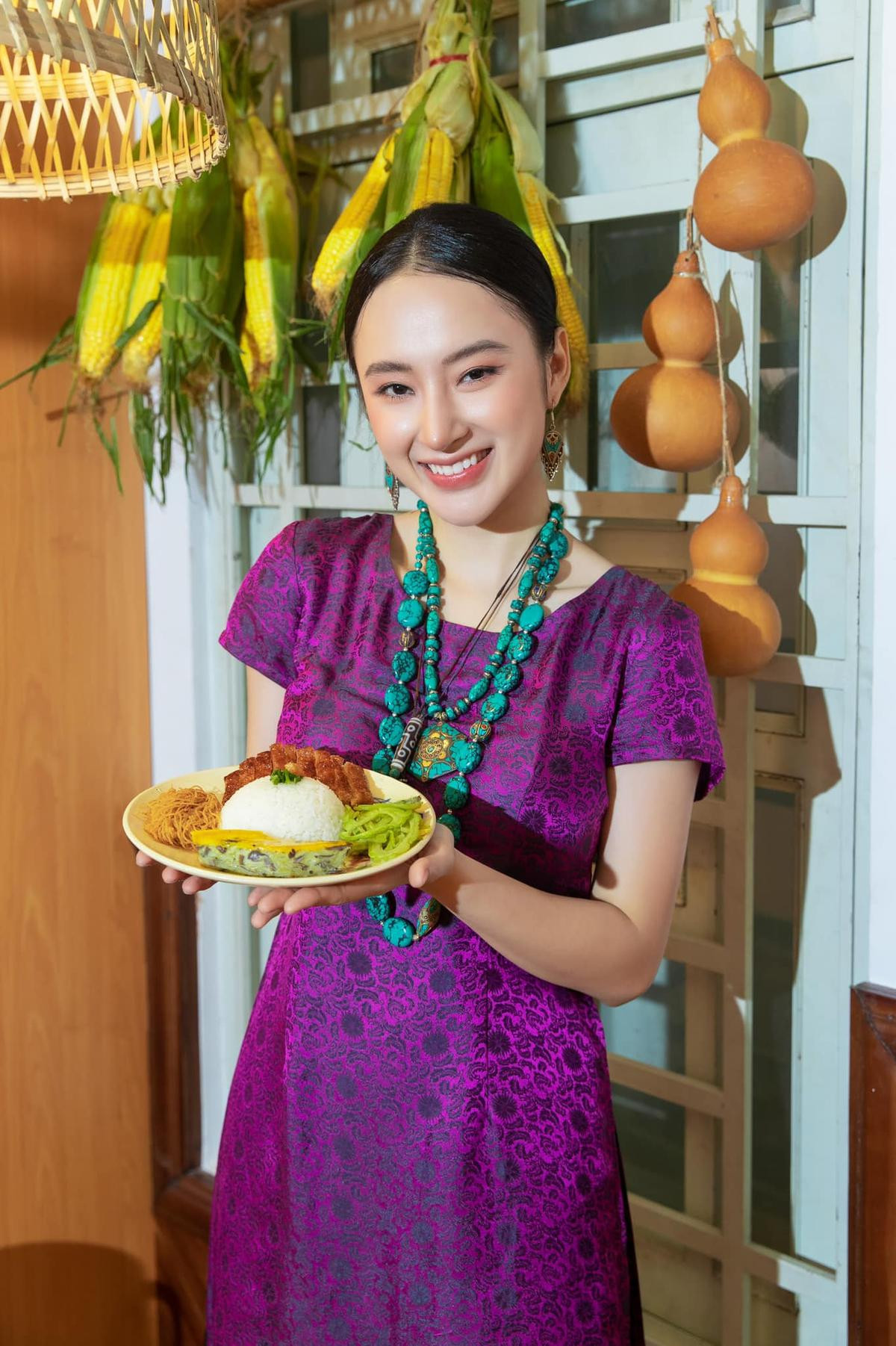 Angela Phương Trinh đằm thắm dịu dàng trong đại lễ Vu lan, dân mạng xuýt xoa: Đúng là tâm sinh tướng! Ảnh 7