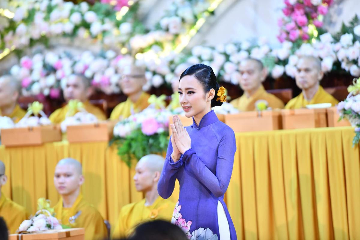 Angela Phương Trinh đằm thắm dịu dàng trong đại lễ Vu lan, dân mạng xuýt xoa: Đúng là tâm sinh tướng! Ảnh 3