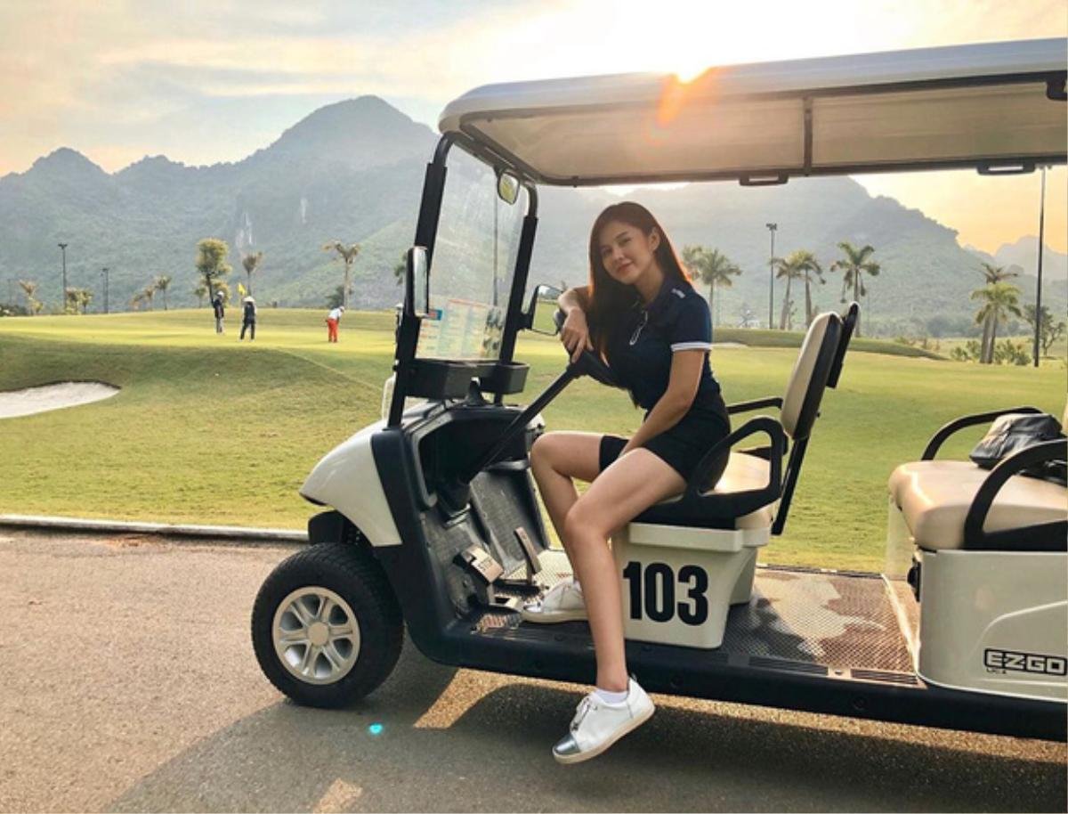 Style chơi golf của dàn mỹ nhân Việt: Hương Giang khoe đôi chân cực phẩm, Huyền My lại kín bưng Ảnh 15