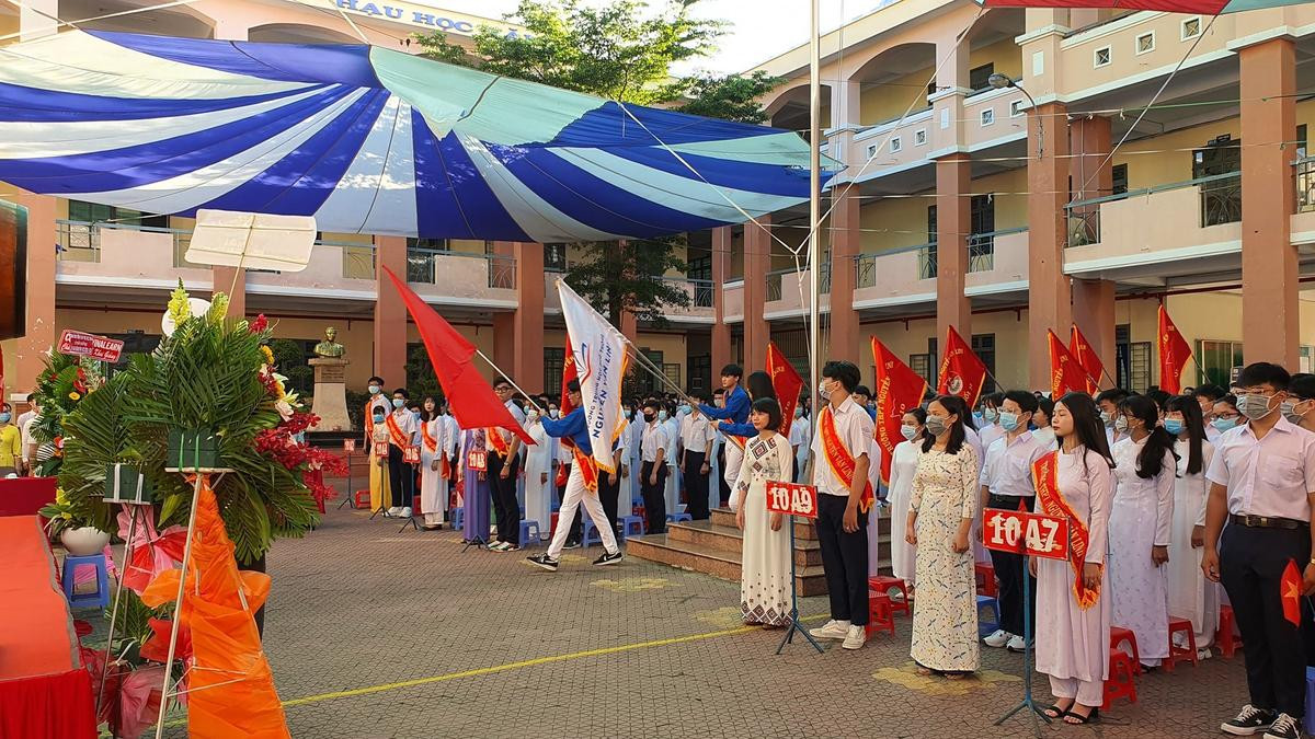 Sáng nay (5/9), hàng ngàn học sinh TP. HCM đeo khẩu trang dự lễ khai trường Ảnh 5