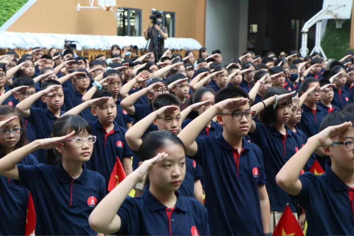 Thầy Nguyễn Xuân Khang - Hiệu trưởng trường Marie Curie Hà Nội: 'Phải thực hiện nhiệm vụ kép trong năm học mới, vừa học tốt dạy tốt vừa phòng chống dịch có hiệu quả' Ảnh 3