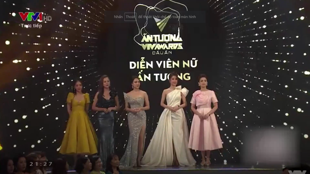 VTV Awards 2020: Hồng Diễm - Xuân Nghị bật khóc khi đoạt giải 'Nam - nữ diễn viên ấn tượng' Ảnh 21