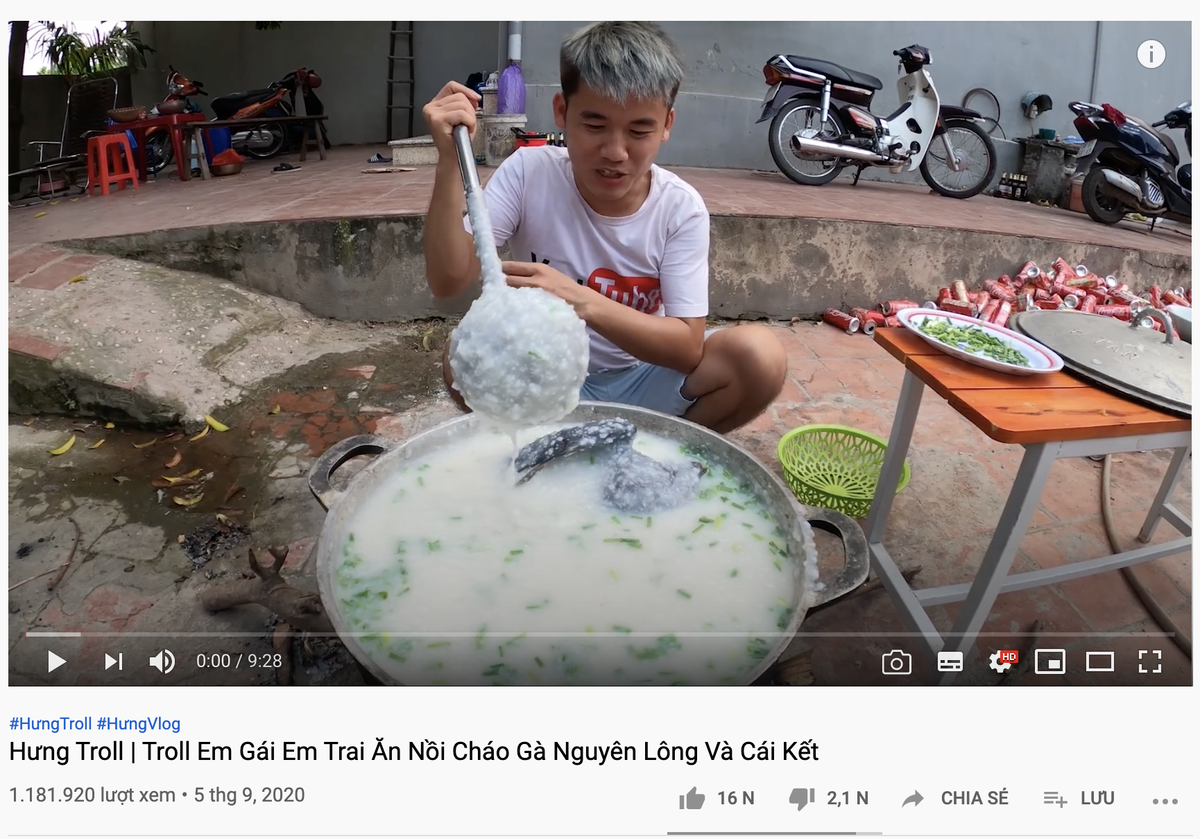 Con trai bà Tân Vlog bị phản ứng gay gắt vì luộc gà nguyên lông, vừa mất vệ sinh lại còn lãng phí Ảnh 2